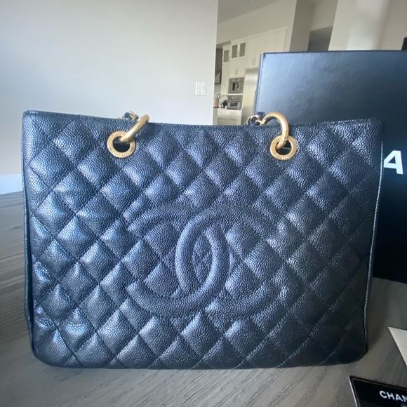 Authentic Chanel Bag. - Picture 14 of 15